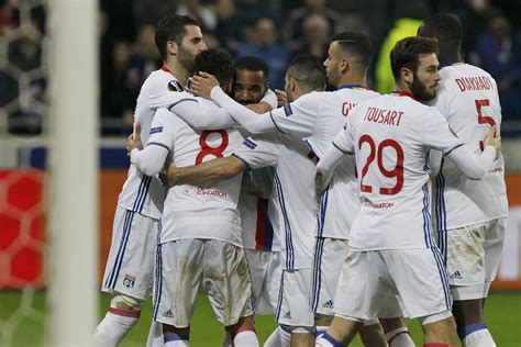 Niesamowity weekend w Ligue 1 we Francji! Olimpique Lyon wygrywa trzy punkty w niezwykle istotnym meczu.