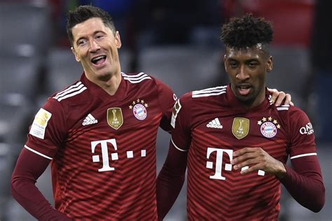 Bayern Monachium bez żadnych problemów zwycięża piłkarzy Augsburga. Fantastyczny popis kapitana naszej kadry!